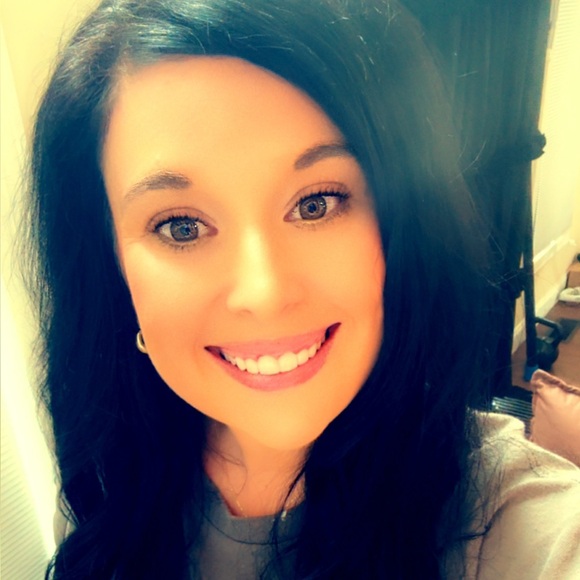 Meet your Posher, Jennifer - Picture 1 of 1